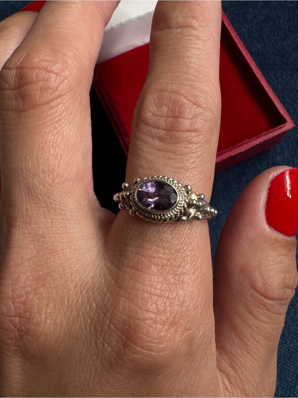 Beautiful Vintage 925 Sterling Amethyst Oval cut Ring Size 6